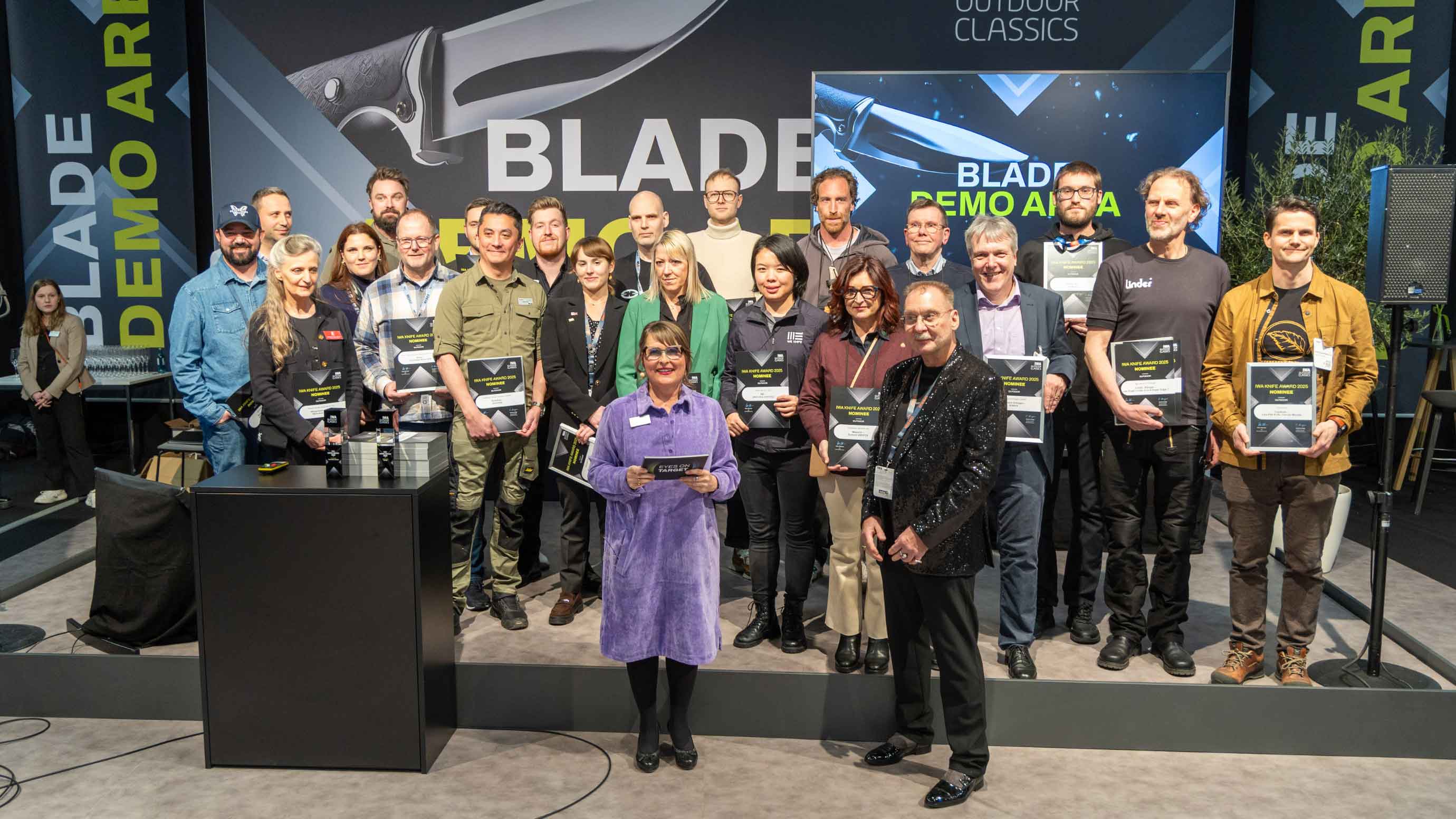 Die Gewinner des diesjährigen IWA Knife Awards auf der Bühne